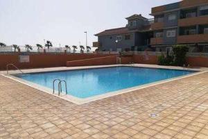 a large swimming pool on top of a building at Casas Galloway - Puertito Güímar. Sol y comodidad. in Puertito de Güímar