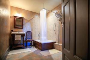 a bathroom with a tub and a sink at la maison oubliée in Goetzenbruck +22 photos