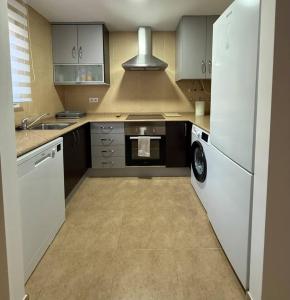 a kitchen with a stove and a dishwasher at Exclusivo Adosado Jalance in Jalance