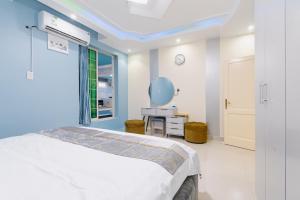 a hospital room with a bed and a desk at شقه الاطلال in Jeddah