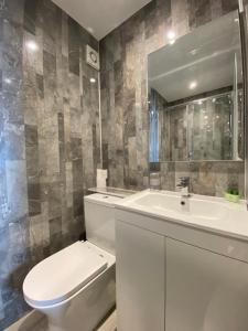 a bathroom with a white toilet and a sink at Bunessan Inn in Bunessan +34 photos