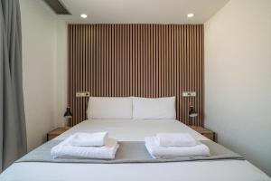 a bedroom with a bed with two towels on it at Ella Torremolinos Centro in Torremolinos