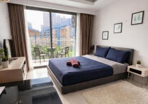 a bedroom with a large bed and a large window at Pattaya Laguna Beach Resort 2 in Nong Prue +19 photos