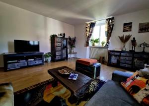 a living room with a couch and a table at Henneberger Hof Wildlife in Münnerstadt