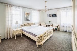 a bedroom with a large bed and a table at Stáj Newport in Dolní Domaslavice