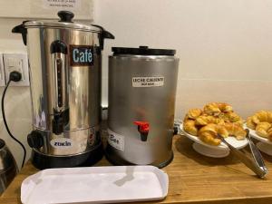 a food processor and a plate of bagels on a counter at Hotel Lobo de Mar in Mar del Plata