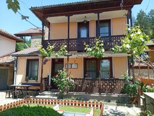 a house with a fence in front of it at Guest Rooms Dona in Koprivshtitsa