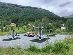 a picnic area with a picnic table and a mountain at House on the lake in Bogen