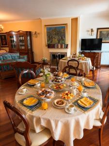 a table with food on it in a living room at B&B L'ORIZZONTE in Crotone +20 photos