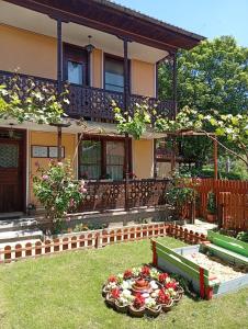 a house with a garden in the front yard at Guest Rooms Dona in Koprivshtitsa
