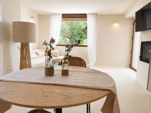a dining room with a table with flowers on it at Lenta Suites in Pozo Alcón