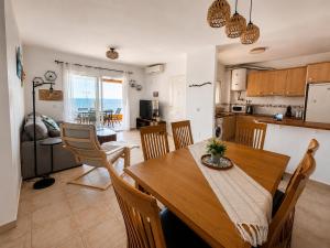 a kitchen and dining room with a table and chairs at Mirador de las Gaviotas in Mojácar