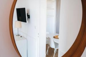 a mirror in front of a room with a table at Appartement à la Centrale avec vue Océan in Soorts-Hossegor +23 photos