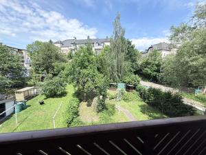 a view of a garden from a balcony at Am Stadtrand in Chemnitz