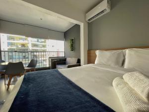 a hotel room with a bed and a balcony at On Jurupis - Livinn by Travel Inn OJ1 in São Paulo +291 photos