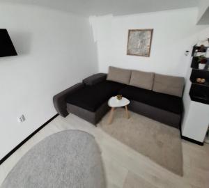 a living room with a couch and a table at Cazare Herculane in Băile Herculane