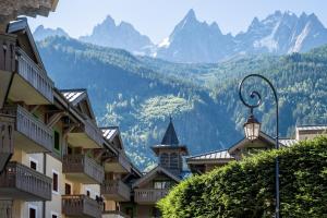 a view of the mountains from a street with buildings at Résidence Pierre & Vacances Premium La Ginabelle in Chamonix