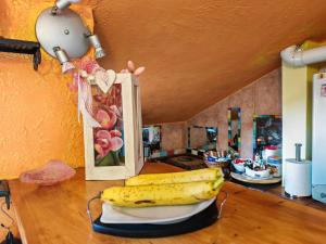 a banana sitting on a counter next to a picture at Piccolo paradiso in Viadana