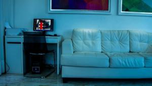 TV a/nebo společenská místnost v ubytování Dpravia Hotel SRL