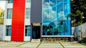 a building with a red and blue facade at Dpravia Hotel SRL in Baní