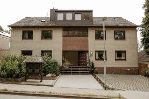 a brick house with a front door and stairs at HeideHygge 2 in Schneverdingen