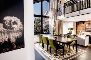 a kitchen and dining room with a table and chairs at Wellness Hotel Alpenhof in Zermatt