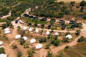 an aerial view of a group of tents at Kampaoh Alquézar in Alquézar