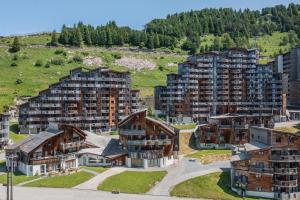 an aerial view of aartment complex in a mountain at Résidence Pierre & Vacances Atria-Crozats in Avoriaz