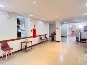 a waiting room with chairs and a bar in a hospital at Hotel Pousada Central in Feira de Santana