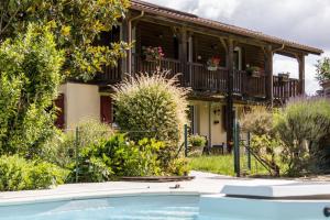 a house with a swimming pool in front of it at L'étable des amis in Escalans