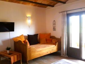 a living room with a couch and a tv at Finca Alqueria Fosca in Campos