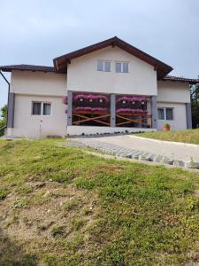 a house with purple flowers on the front of it at Casa Maksai in Sovata