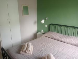 a bedroom with a bed with towels on it at Villa Rosetta relax in Scrutto