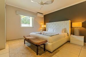 a bedroom with a bed and a table and a window at Only 350 yards from Eagle Beach! in Palm-Eagle Beach +16 photos