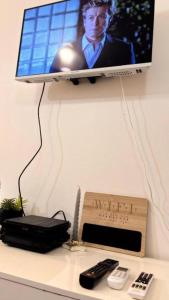 a monitor on top of a desk with remote controls at Studio à Sainte-Marie Studio Calme-Bord de mer avec Piscine in Sainte-Marie