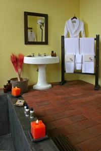 a bathroom with a sink and a mirror and towels at La Negrita Casa de Campo in Azcuénaga +49 photos