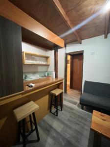 a kitchen with a counter and a blue couch at Puerta Archipiélago in Ancud