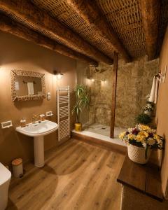 a bathroom with a sink and a bath tub at La Cantera in Corbera