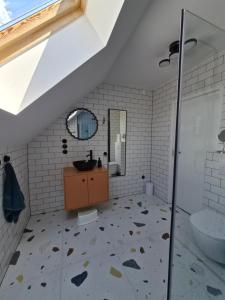 a bathroom with a sink and a mirror at Rodzinny dom w Rożnowie Duży Ogród i Zabawki in Rożnów +53 photos