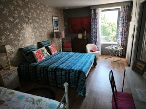a small bedroom with a bed and a window at Ty Capitaine Chambres d'hôtes Guidel in Guidel +29 photos