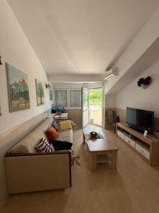 a living room with a couch and a table at PRCPORTOapartmani in Herceg-Novi