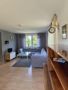 a living room with a couch and a table at Rodzinny dom w Rożnowie Duży Ogród i Zabawki in Rożnów