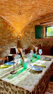 a table with plates and lamps on top of it at Agriturismo CasaViVa in Pozzo
