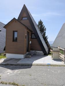 a brown house with a gambrel roof at Chalet Les Angles in Les Angles
