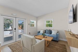 a living room with a couch and a table at Sailors Knot in Cocoa Beach
