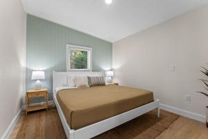 a small bedroom with a bed and a window at Sailors Knot in Cocoa Beach