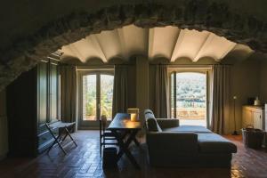 a living room with a couch and a table at Hotel la Plaça Madremanya in Madremanya
