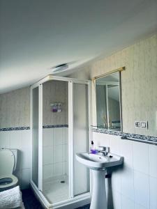 a bathroom with a sink and a shower at Casa Avoa María in Ourense +19 photos