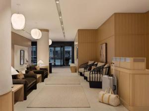a living room with couches and a waiting room at Kasa Lake Shore Chicago in Chicago