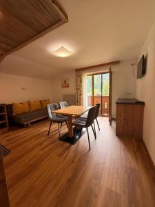 a living room with a table and chairs and a couch at Alpenecho in Neustift im Stubaital